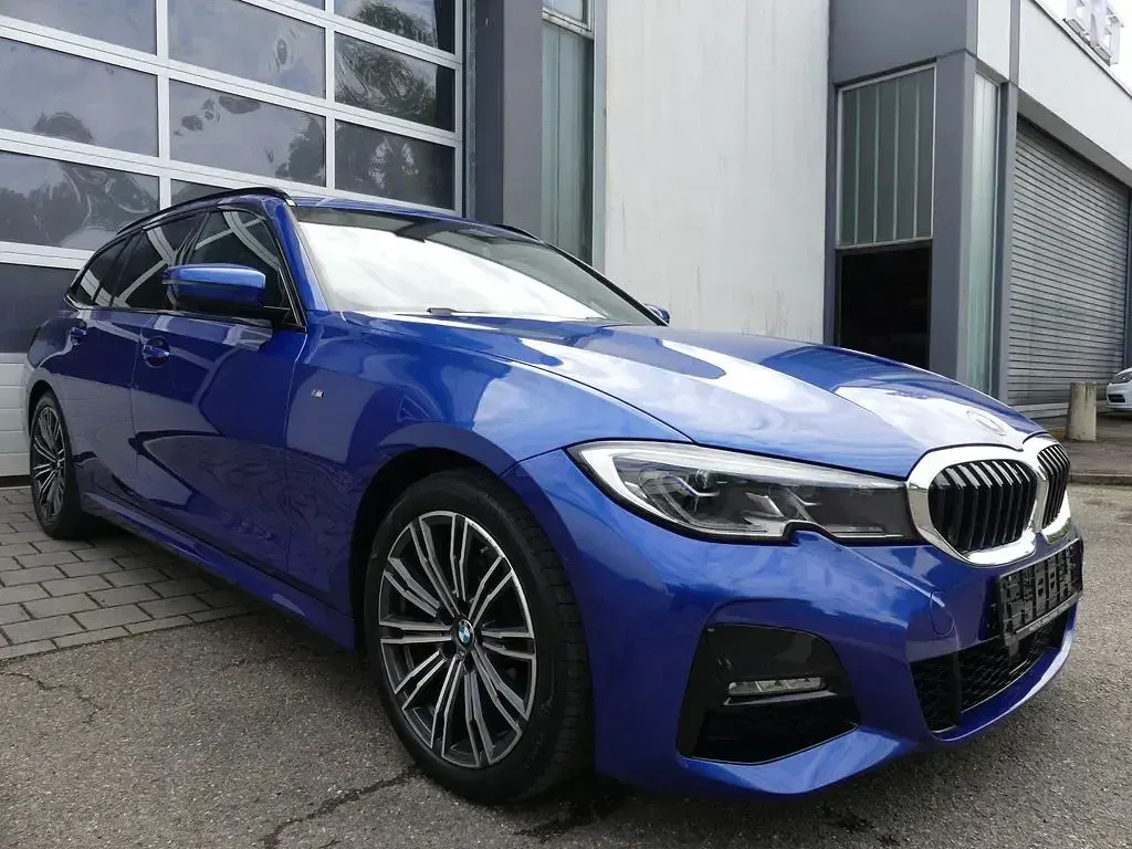 Gebraucht BMW 320 M Sport 190 PS (139 kW) 2020 Portimao blau Kombi