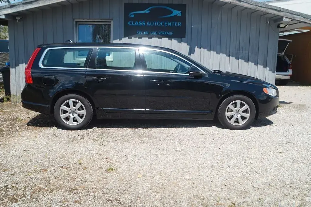 Gebraucht Volvo V70 Kinetic 163 PS (119 kW) 2012 Black stone Kombi