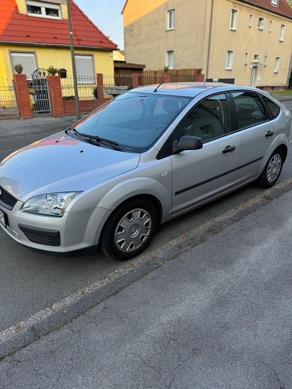 Gebraucht Ford Focus Ambiente 80 PS (58 kW) 2005 Grau Limousine