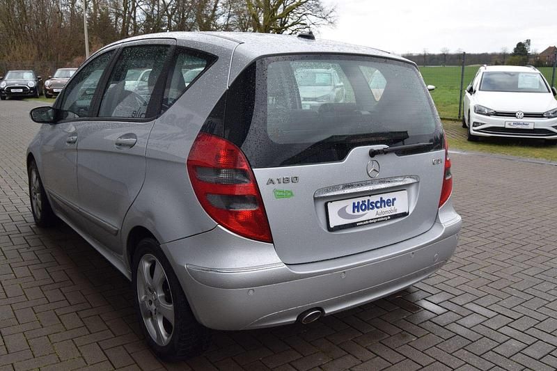 Gebraucht Mercedes A180 109 PS (80 kW) 2015 Silber Kleinwagen