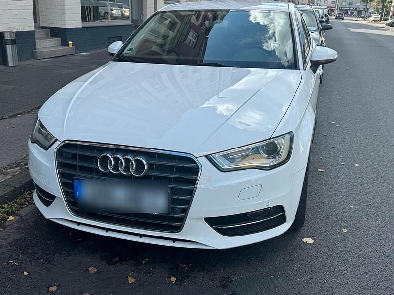 Weiß Gebraucht 2016 Audi A3 Kombi | 10.000 € (Guter Preis) - Bild 1/4