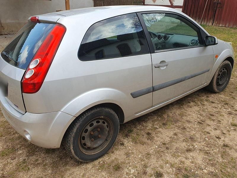 Gebraucht Ford Fiesta 80 PS (58 kW) 2006 Silber Kleinwagen