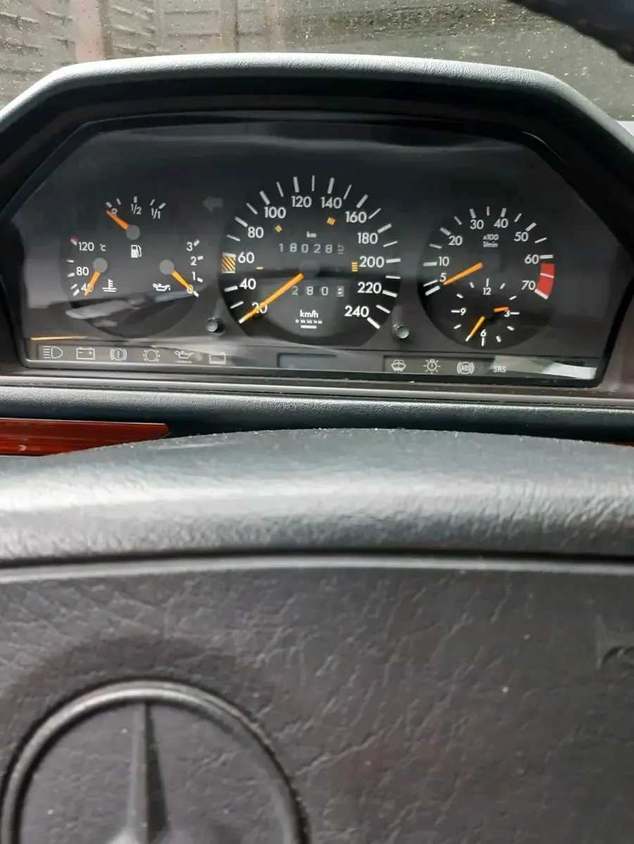 Brugt Mercedes E220 150 HK (110 kW) 1992 Sort Sedan