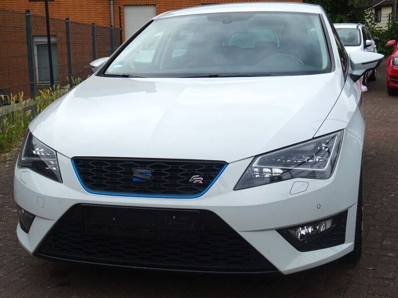Weiß Gebraucht 2015 Seat Leon FR Limousine | 9.850 € (Fairer Preis) - Bild 1/4