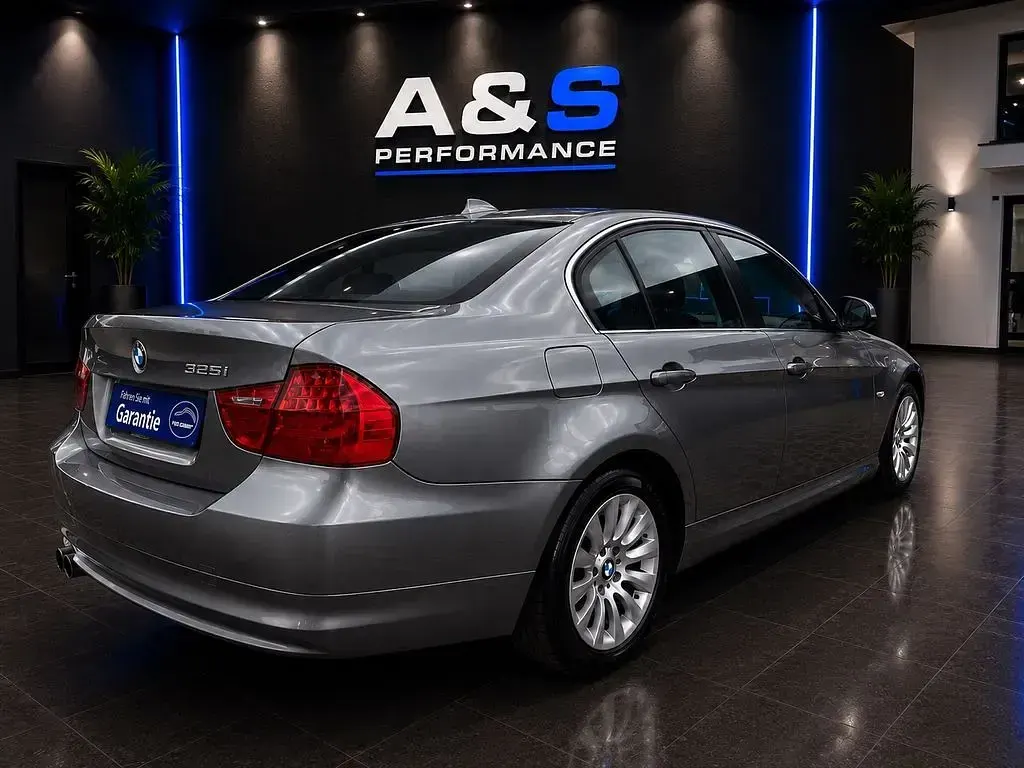 Gebraucht BMW 325 218 PS (160 kW) 2008 Grau Limousine