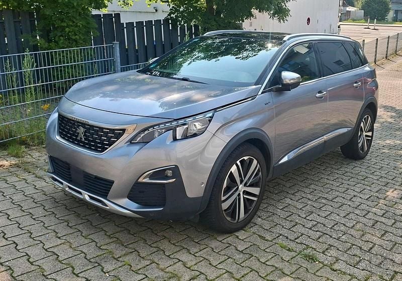 Silber Gebraucht 2018 Peugeot 5008 GT Van / Kleinbus | 21.500 € (Fairer Preis) - Bild 1/4