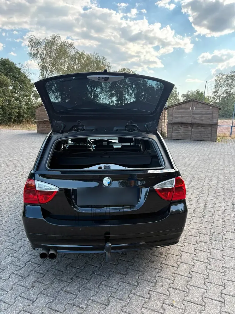 Gebraucht BMW 330 231 PS (169 kW) 2008 Schwarz Kombi