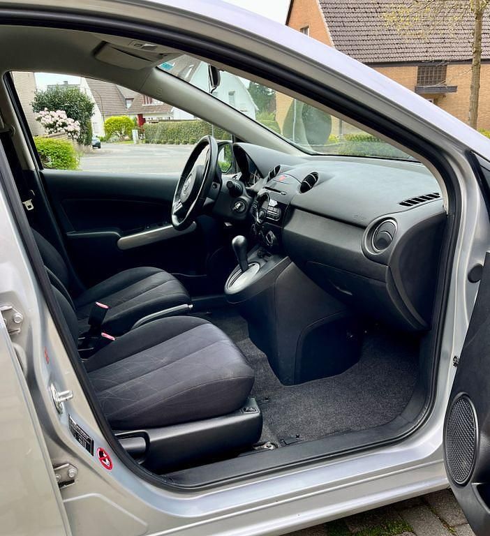 Gebraucht Mazda 2 Center-Line 102 PS (75 kW) 2011 Grau Kleinwagen