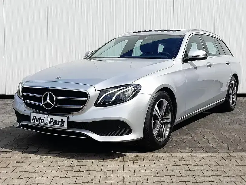 Gebraucht Mercedes E220 194 PS (142 kW) 2019 Iridiumsilber  metalliclack Kombi