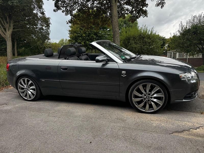 Grau Gebraucht 2006 Audi A4 Cabriolet Ambiente Cabrio | 13.500 € - Bild 1/4