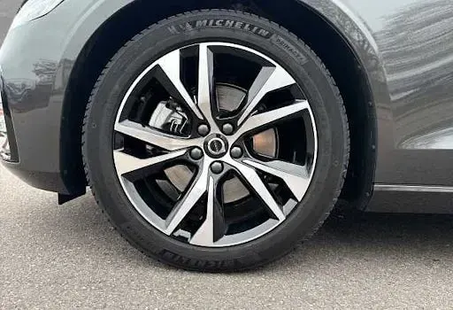 Gebraucht Volvo V60 Plus 197 PS (144 kW) 2024 Platinum grau Kombi