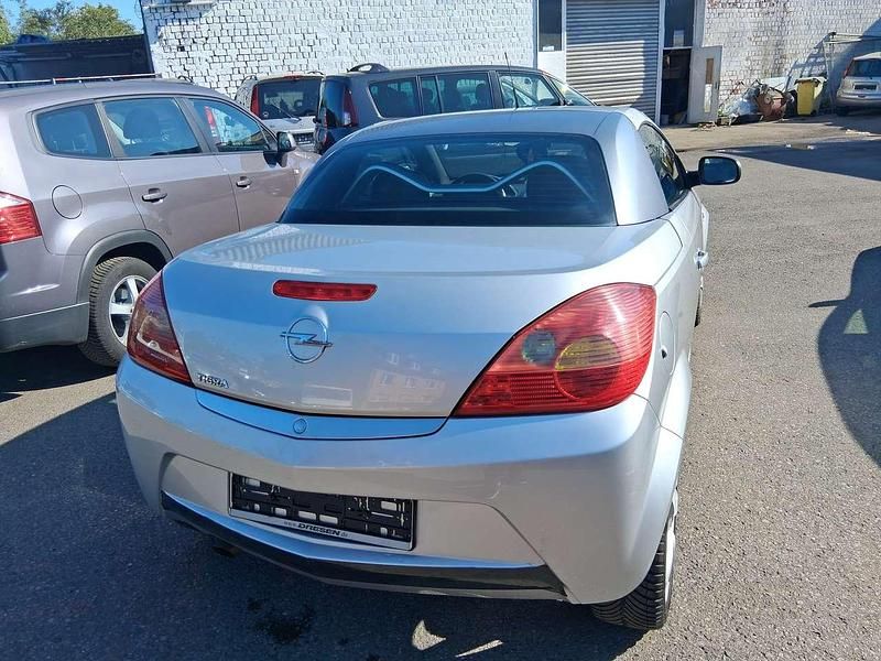 Gebraucht Opel Tigra Sport 90 PS (66 kW) 2005 Starsilber iii m2 Cabrio