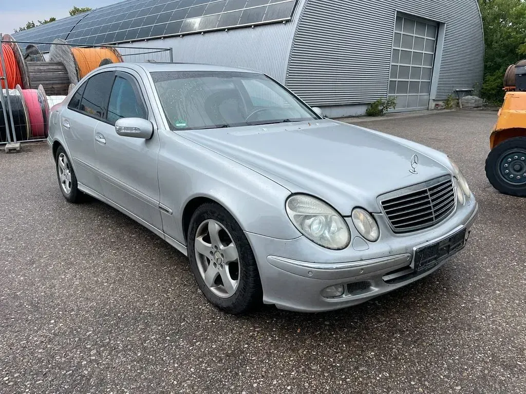 Gebraucht Mercedes E270 Avantgarde 177 PS (130 kW) 2003 Silber Limousine