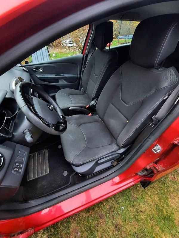 Gebraucht Renault Clio GrandTour Expression 75 PS (55 kW) 2013 Rot Kombi