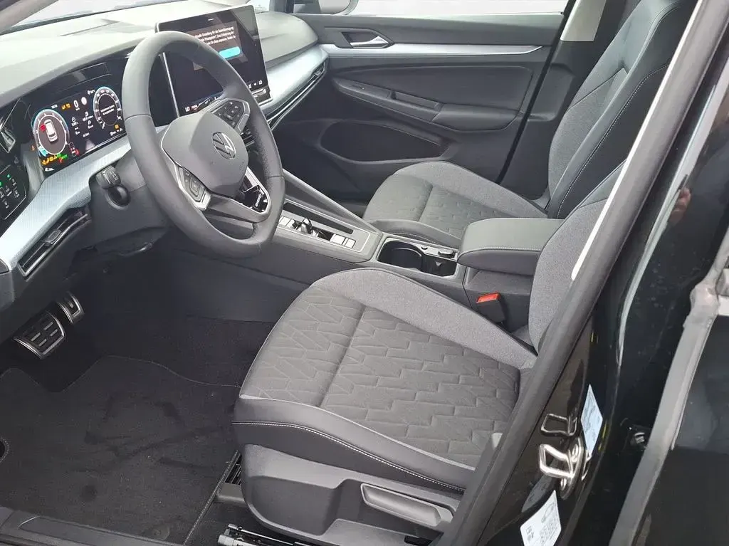 Neu VW Golf VIII 150 PS (110 kW) 2026 Grenadillschwarz metallic Limousine