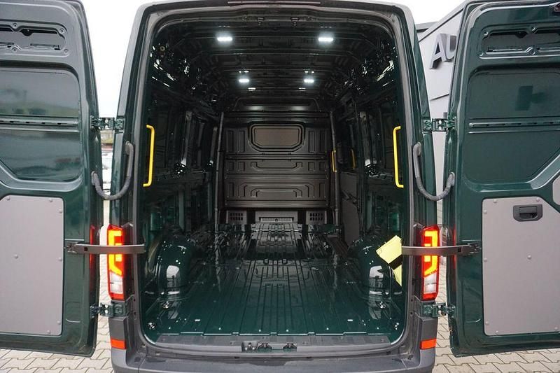 Gebraucht VW Crafter 140 PS (102 kW) 2023 Grün Van