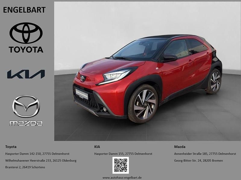 Chili red (3u4)/ black mica (2 Gebraucht 2022 Toyota Aygo X-plore Kleinwagen | 15.750 € (Fairer Preis) - Bild 1/4
