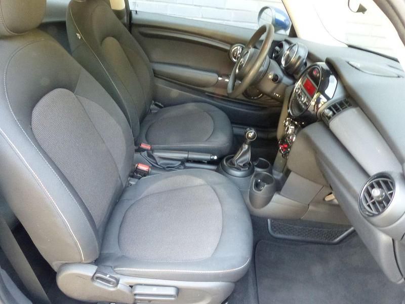 Gebraucht Mini One D 95 PS (69 kW) 2015 Blau Kleinwagen