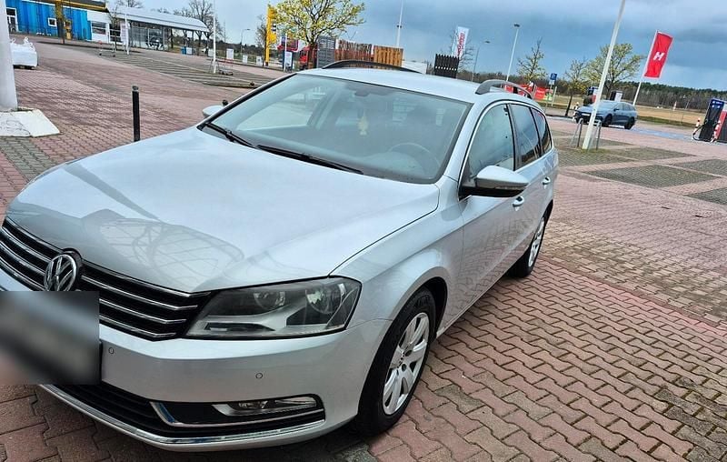 Gebraucht VW Passat 122 PS (89 kW) 2011 Grau Kombi