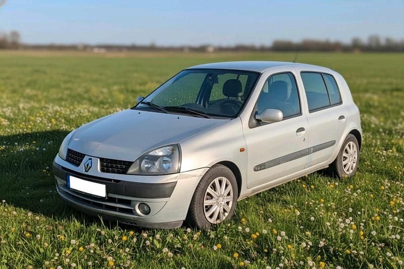 Grau Gebraucht 2003 Renault Clio II Kleinwagen | 2.650 € (Guter Preis) - Bild 1/4