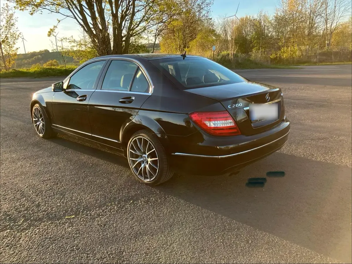 Gebraucht Mercedes C200 135 PS (99 kW) 2013 Schwarz Limousine
