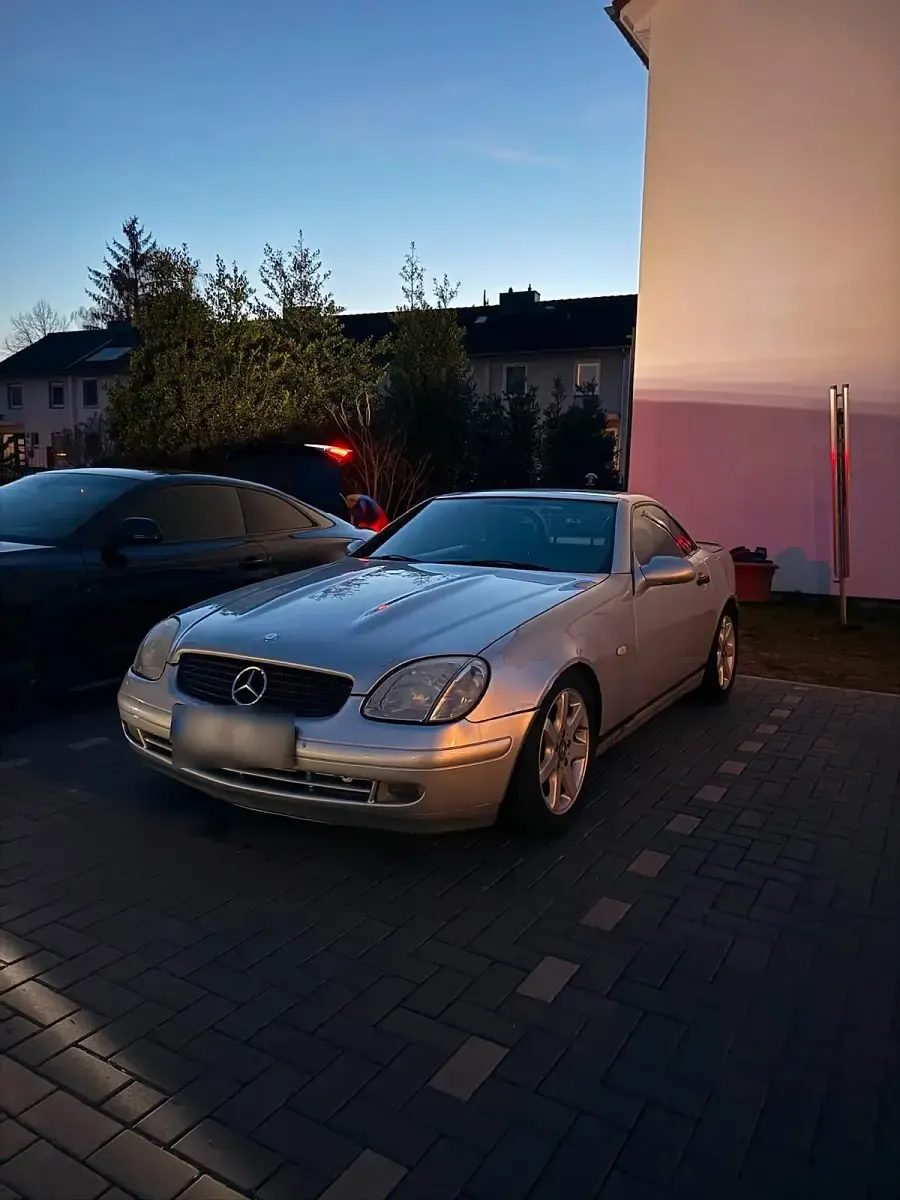 Gebraucht Mercedes SLK230 193 PS (141 kW) 1998 Silber Cabrio