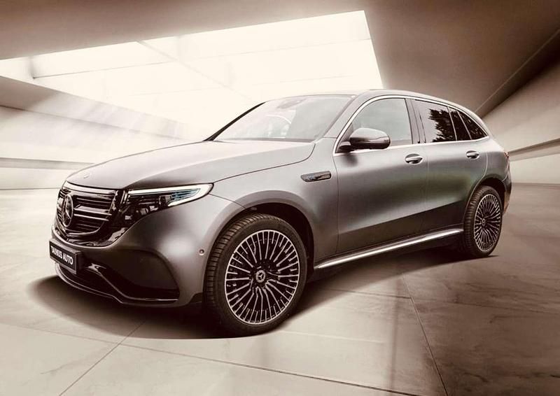 Grau Gebraucht 2019 Mercedes EQC400 AMG line SUV | 51.500 € - Bild 1/4