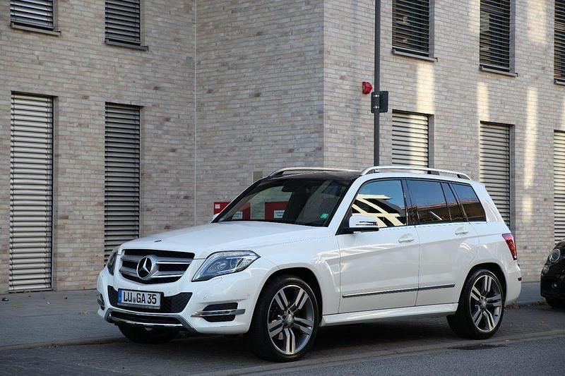 Weiß Gebraucht 2013 Mercedes GLK220 AMG SUV | 18.400 € (Fairer Preis) - Bild 1/4
