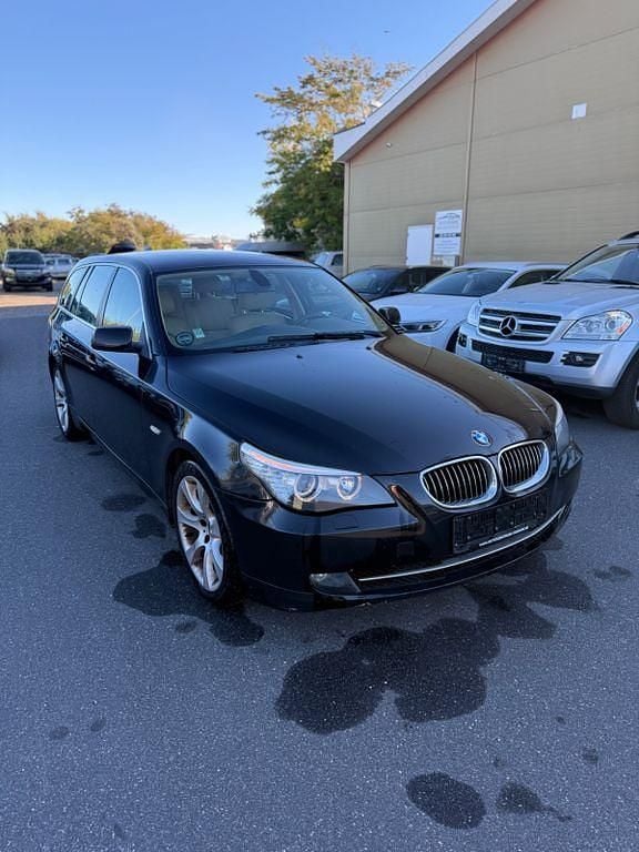 Schwarz Gebraucht 2009 BMW 525 Kombi | 2.700 € (Superpreis) - Bild 1/4