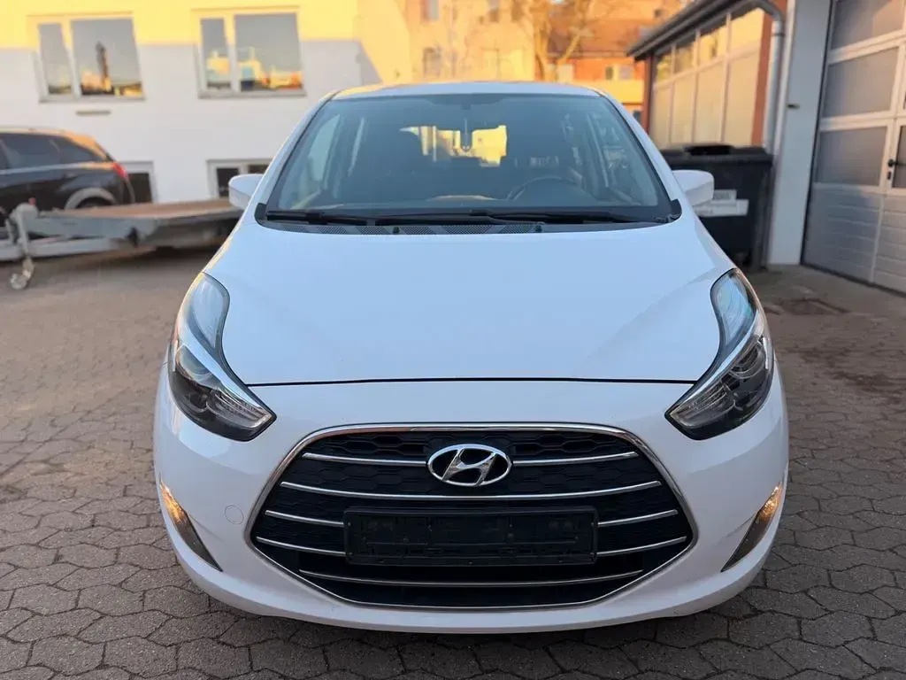 Gebraucht Hyundai ix20 Trend 90 PS (66 kW) 2017 Weiß Kleinwagen