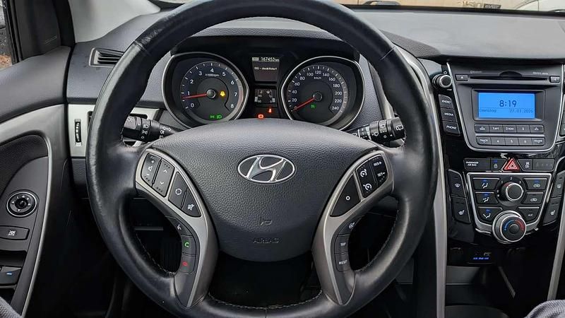 Gebraucht Hyundai i30 Trend 101 PS (74 kW) 2015 Weiß Limousine