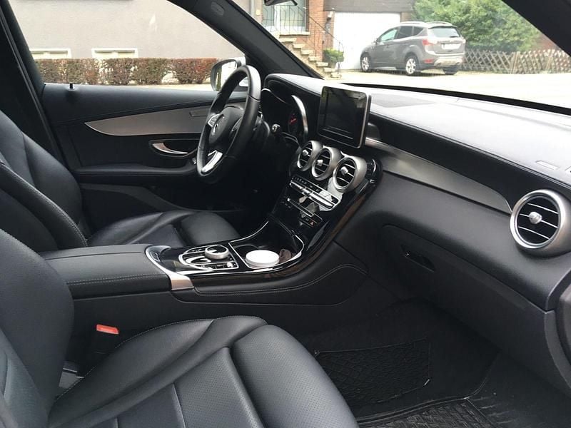 Silber Gebraucht 2017 Mercedes GLC250 SUV | 22.900 € (Guter Preis) - Bild 1/4