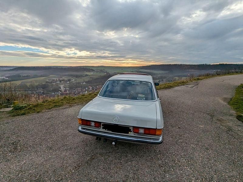 Gebraucht Mercedes E280 Classic 185 PS (136 kW) 1979 Grau Limousine