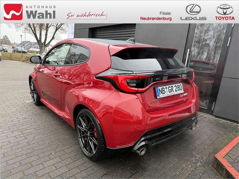 Gebraucht Toyota Yaris 280 PS (205 kW) 2025 Rot Limousine
