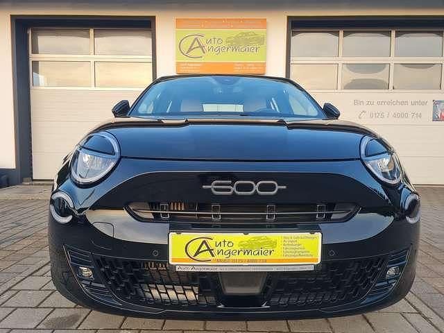 Gebraucht Fiat 600 Basis 101 PS (74 kW) 2024 Schwarz SUV
