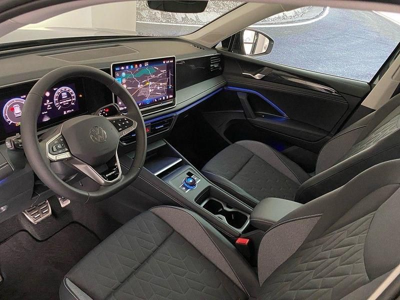 Neu VW Tiguan 150 PS (110 kW) 2026 Delfingrau metallic SUV