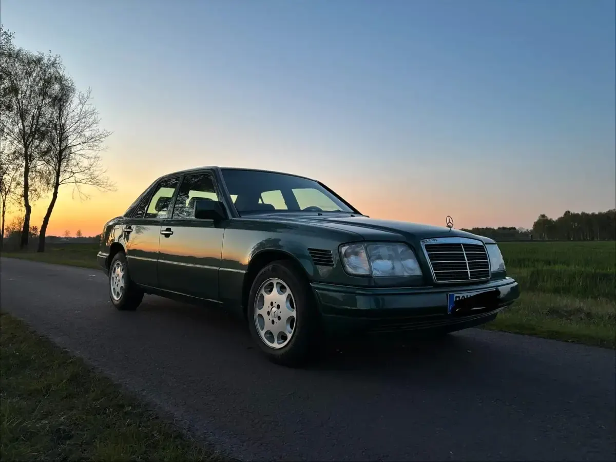 Gebraucht Mercedes E300 136 PS (100 kW) 1994 Grün Limousine