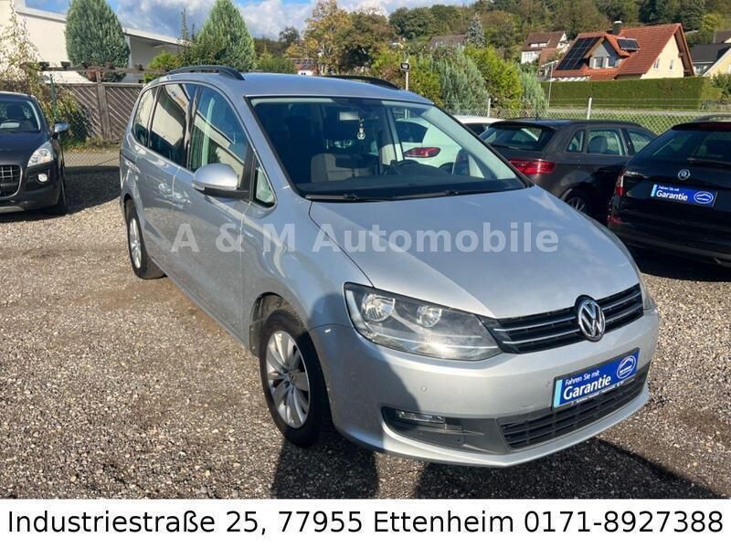 Silber Gebraucht 2014 VW Sharan Comfortline Van / Kleinbus | 14.999 € (Etwas zu teuer) - Bild 1/4