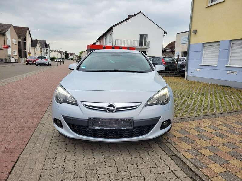 Silber Gebraucht 2012 Opel Astra GTC Limousine | 4.900 € (Guter Preis) - Bild 1/4