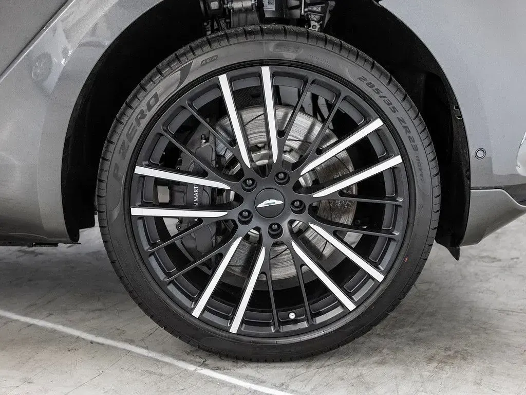 Occasion Aston Martin DBX 551 ch (405 kW) 2024 Argent SUV