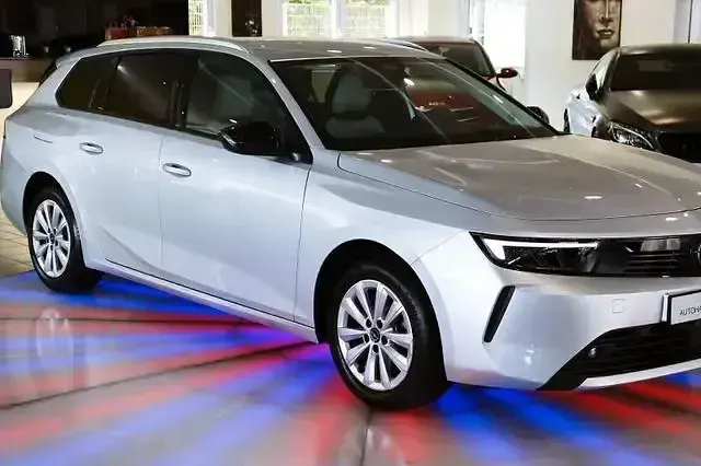 Gebraucht Opel Astra Elegance 131 PS (96 kW) 2024 Silber Kleinwagen