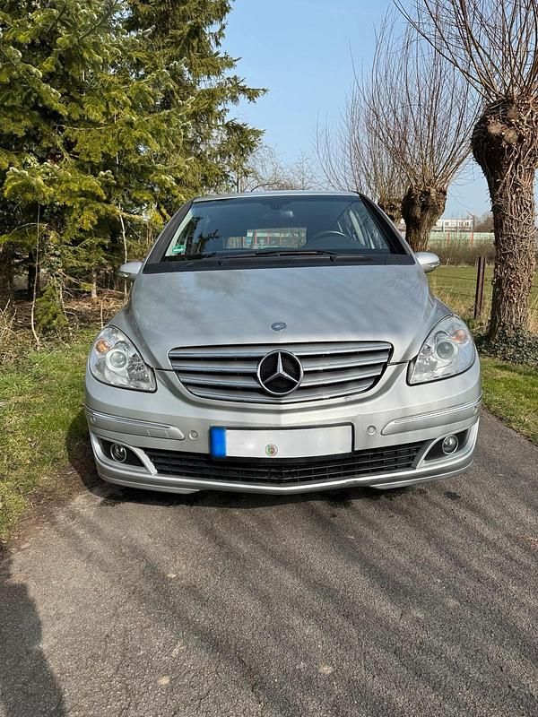 Gebraucht Mercedes B200 140 PS (102 kW) 2006 Silber Van / Kleinbus