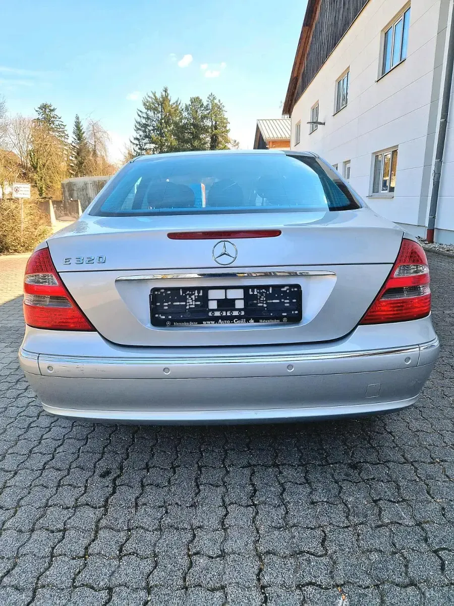 Brugt Mercedes E320 Avantgarde 224 HK (164 kW) 2002 Sølv Sedan