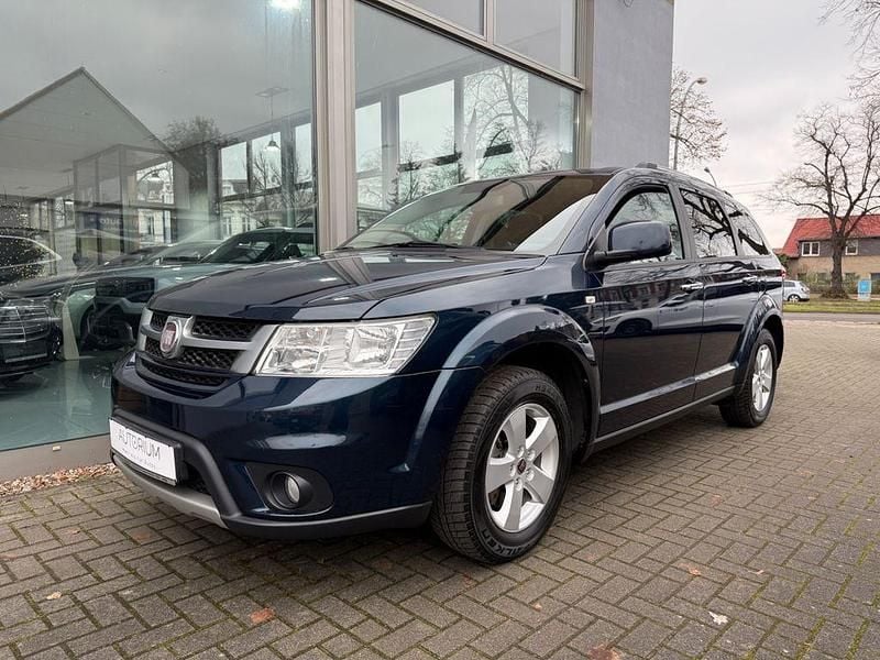 Dunkelblau Gebraucht 2016 Fiat Freemont Lounge SUV | 14.999 € (Teuer) - Bild 1/4