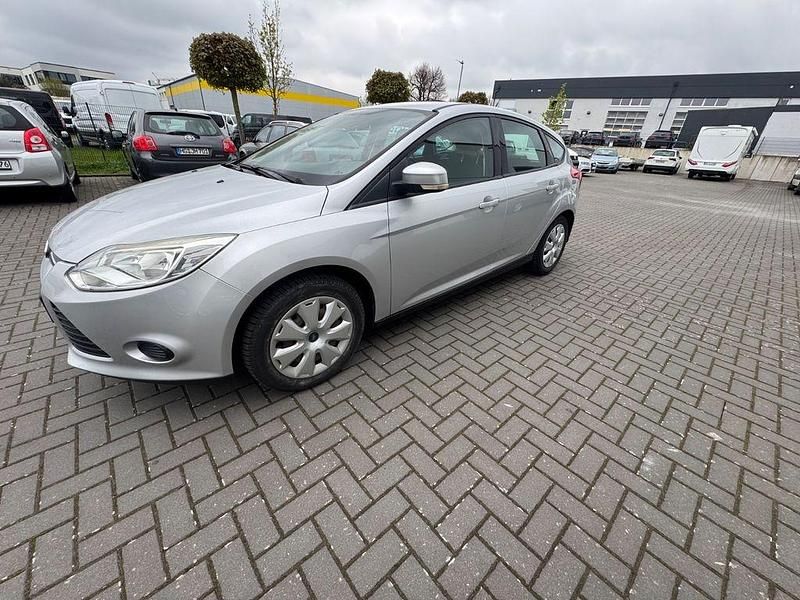 Gebraucht Ford Focus Trend 105 PS (77 kW) 2011 Silber Limousine