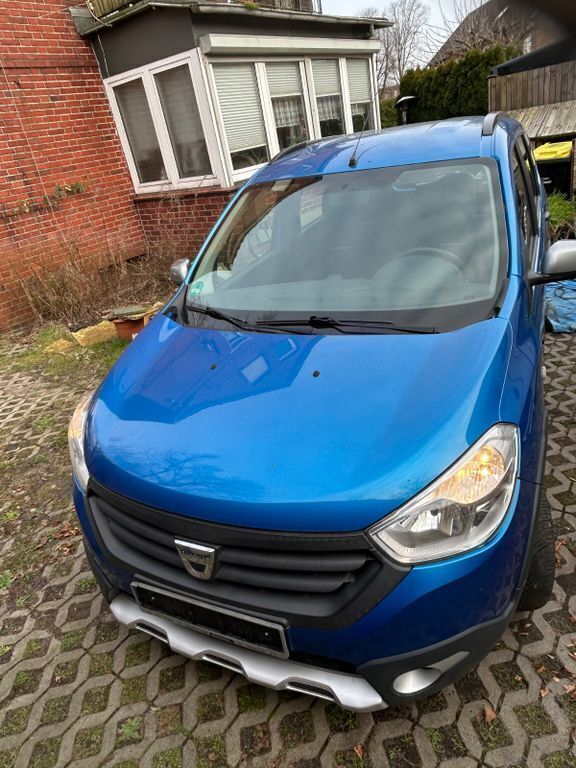 Blau Gebraucht 2015 Dacia Lodgy Stepway Van / Kleinbus | 8.000 € (Guter Preis) - Bild 1/4