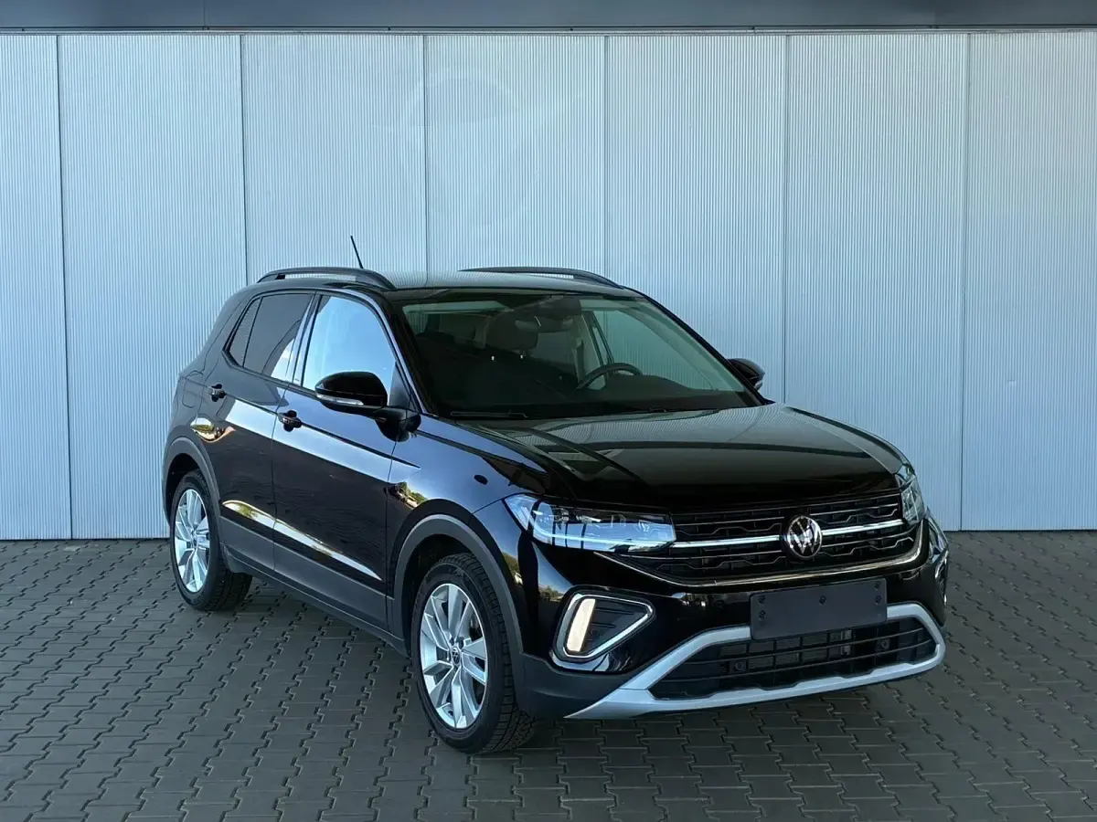 Gebraucht VW T-Cross Life 116 PS (85 kW) 2025 Schwarz (deep black perleffekt) SUV