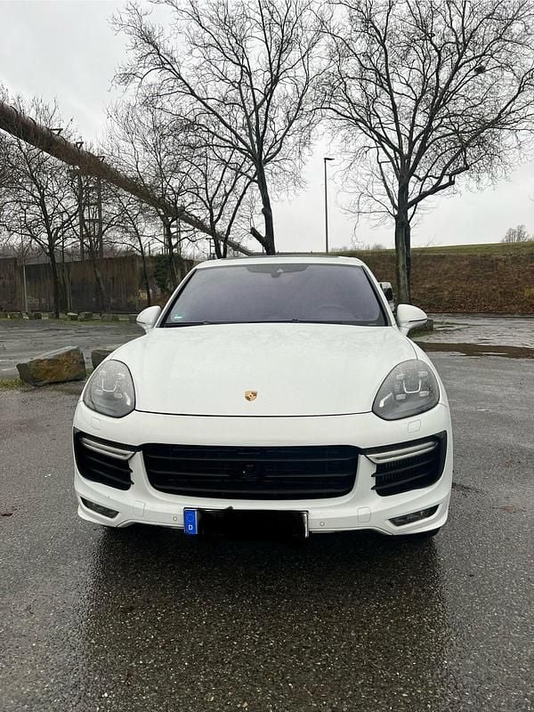 Weiß Gebraucht 2015 Porsche Cayenne GTS Chrono SUV | 38.900 € (Teuer) - Bild 1/4