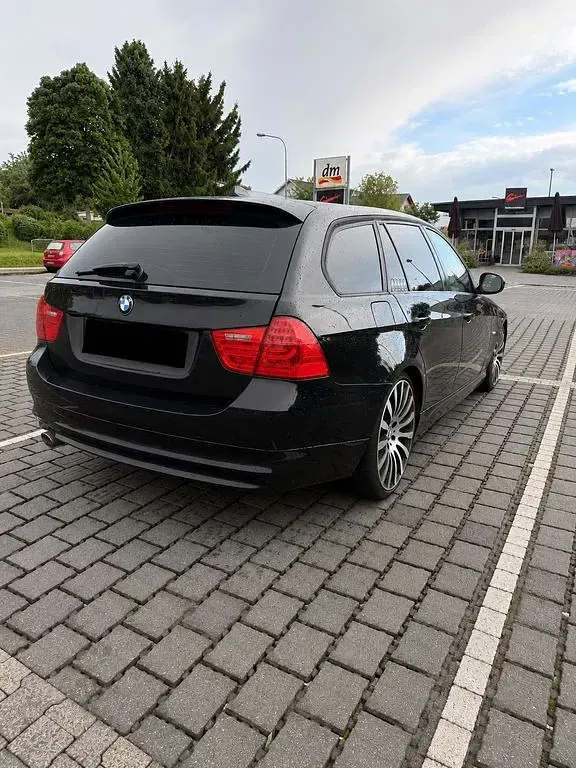 Gebraucht BMW 320 Sport Line 184 PS (135 kW) 2011 Schwarz Kombi