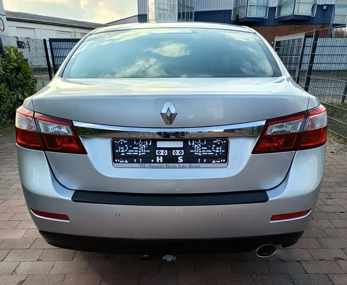 Gebraucht Renault Latitude 140 PS (102 kW) 2011 Silber Limousine